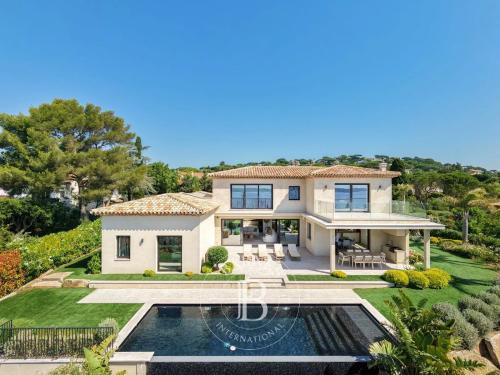 Sainte-Maxime, Proche centre-ville, Villa contemporaine, vue mer panoramique sur le golfe de Saint-Tropez